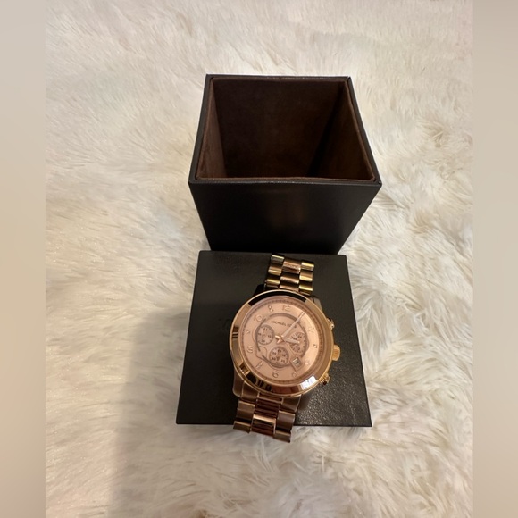 LIMITED EDITION Michael Kors Women’s Watch in Rose Gold - Picture 1 of 10